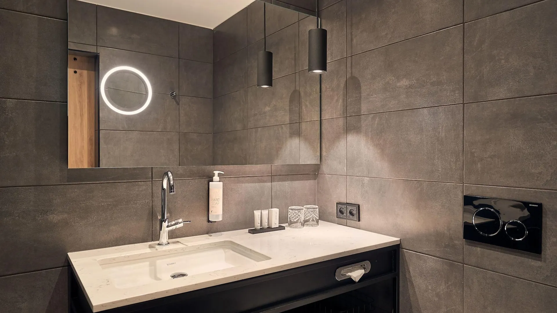 Van Der Valk Hotel Antwerpen 4*, Αμβέρσα